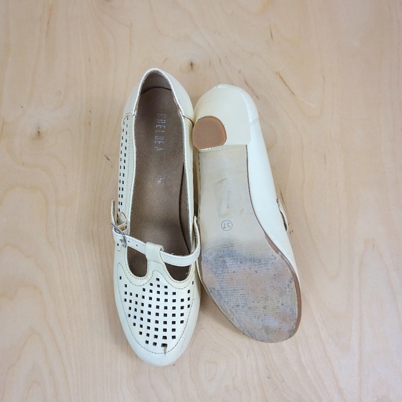 ModCloth (Chelsea Crew) "Matilda" Retro Heels in Cream - Picture 7 of 8